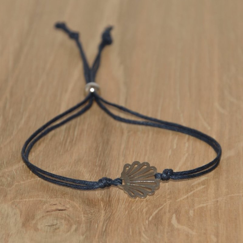 Armband aus gewachster Baumwolle in schwarzblau mit Charm "Muschel" aus Edelstahl 304 und Schiebeverschluss mit Perle aus Edelstahl 304