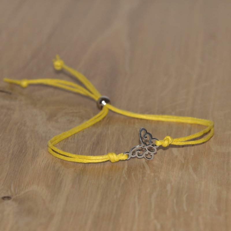 Armband aus gewachster Baumwolle in gelb mit Charm "Schmetterling" aus Edelstahl 304 und Schiebeverschluss mit Perle aus Edelstahl 304